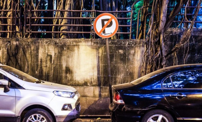 Illegal parking on the footway is a violation of article 21: Karnataka HC